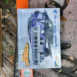 71 hemi Cuda model car new in box and plastic